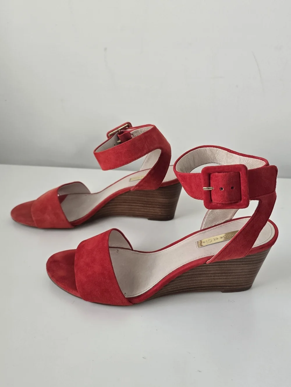 Louise et Cie Red Suede Open Toe Ankle Strap Wedge Sandal 8M Summer Date Night